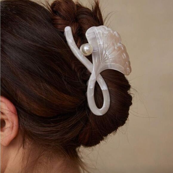 Ginkgo hair clips Q264